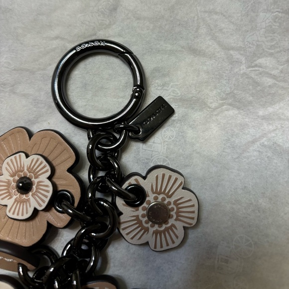 COACH BEECHWOOD TEA ROSE WILLOW MIX BAG CHARM KEY RING GUNMETAL - 17451 - Picture 3 of 4